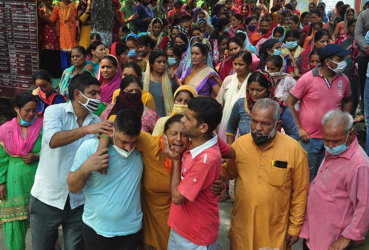Villagers reached Tehsil with student's body, demonstration