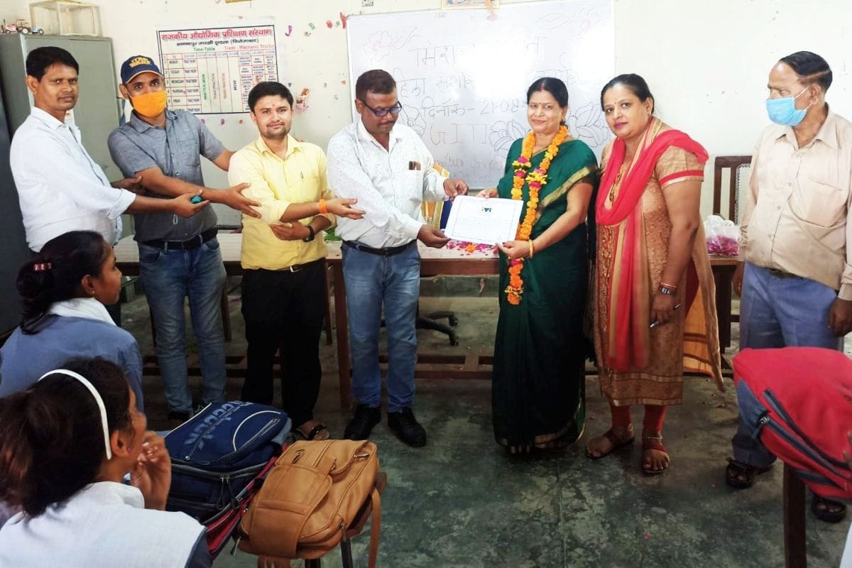 Give open sky to the girl child for self-reliance - Saroj Sharma