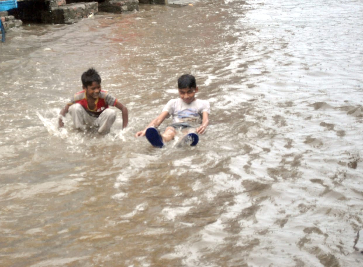 Drizzle rain affected normal life