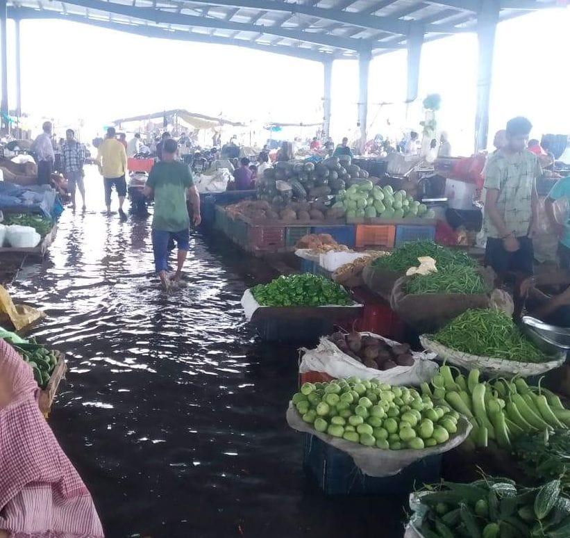 jhajjar bahadurgarh news,Water filled in vegetable market, bus stand hospital premises and colonies due to 35 mm rain