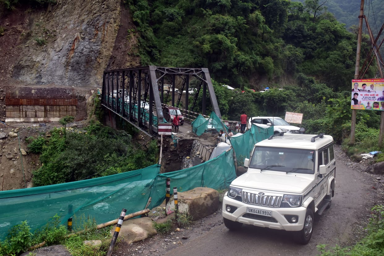 Travelers-traders upset due to closure of Jeolikot-Bhawali route