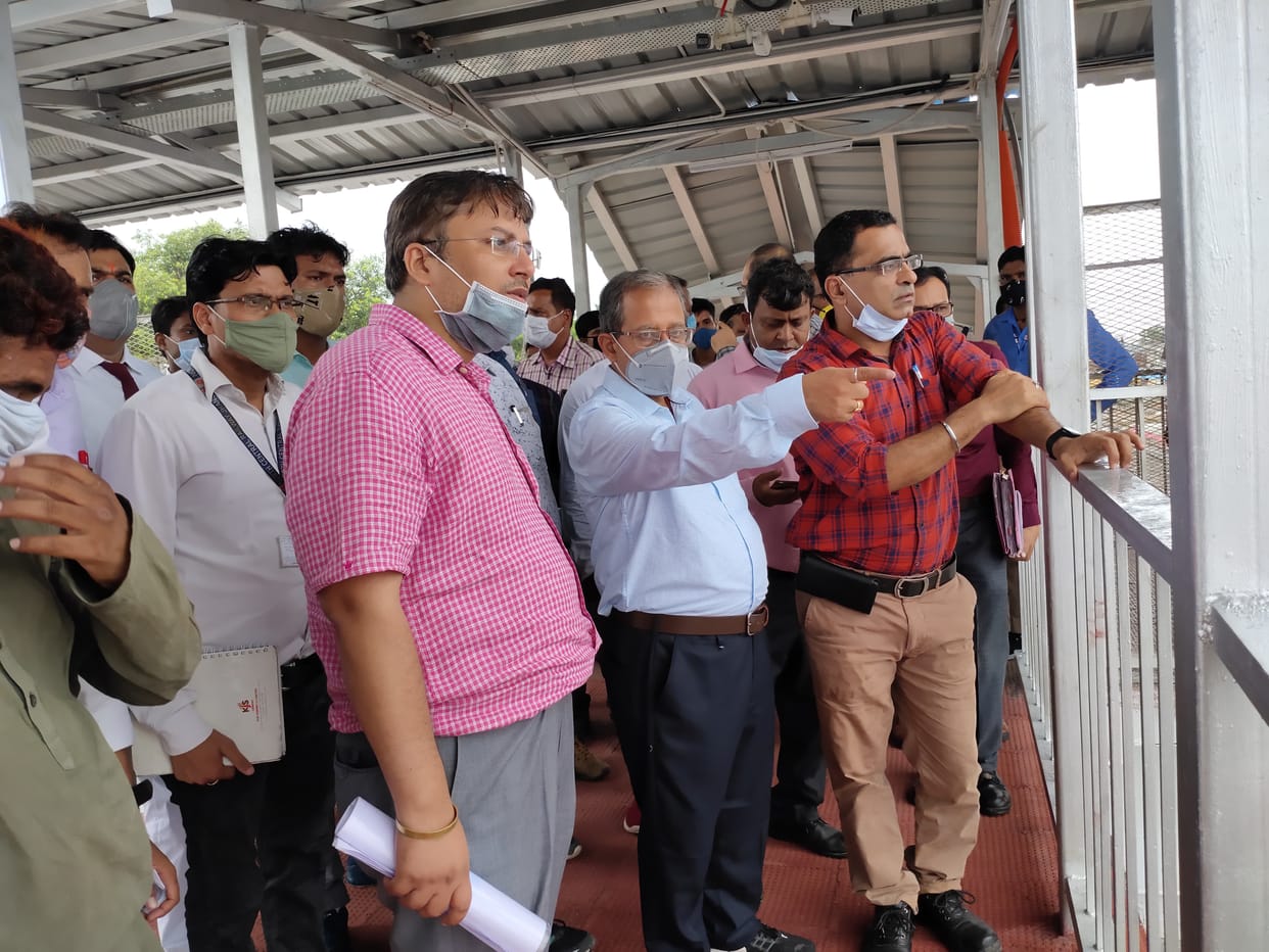 railway,CCTV,drm,jhansi mirjapur national higway,track