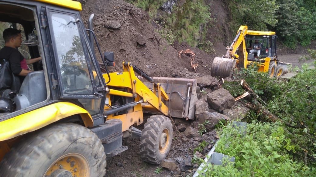 Nainital-Kaladhungi road opened after hours