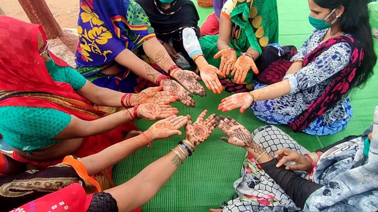 women prisoners paricipated in mehendi competition