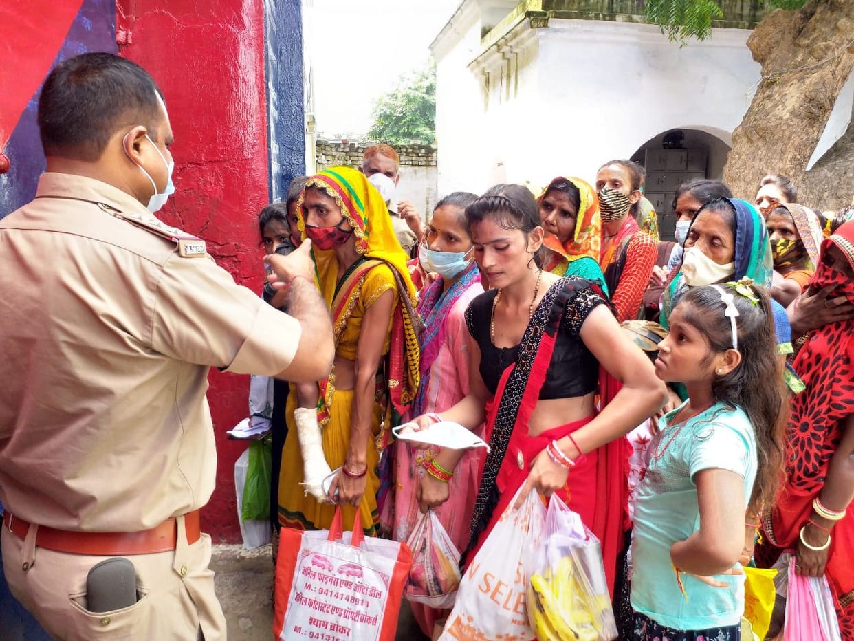 More than 100 sisters tied rakhi in jail