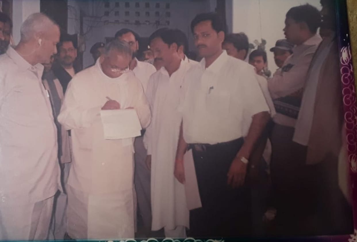Came to Samadhi's house, held public court