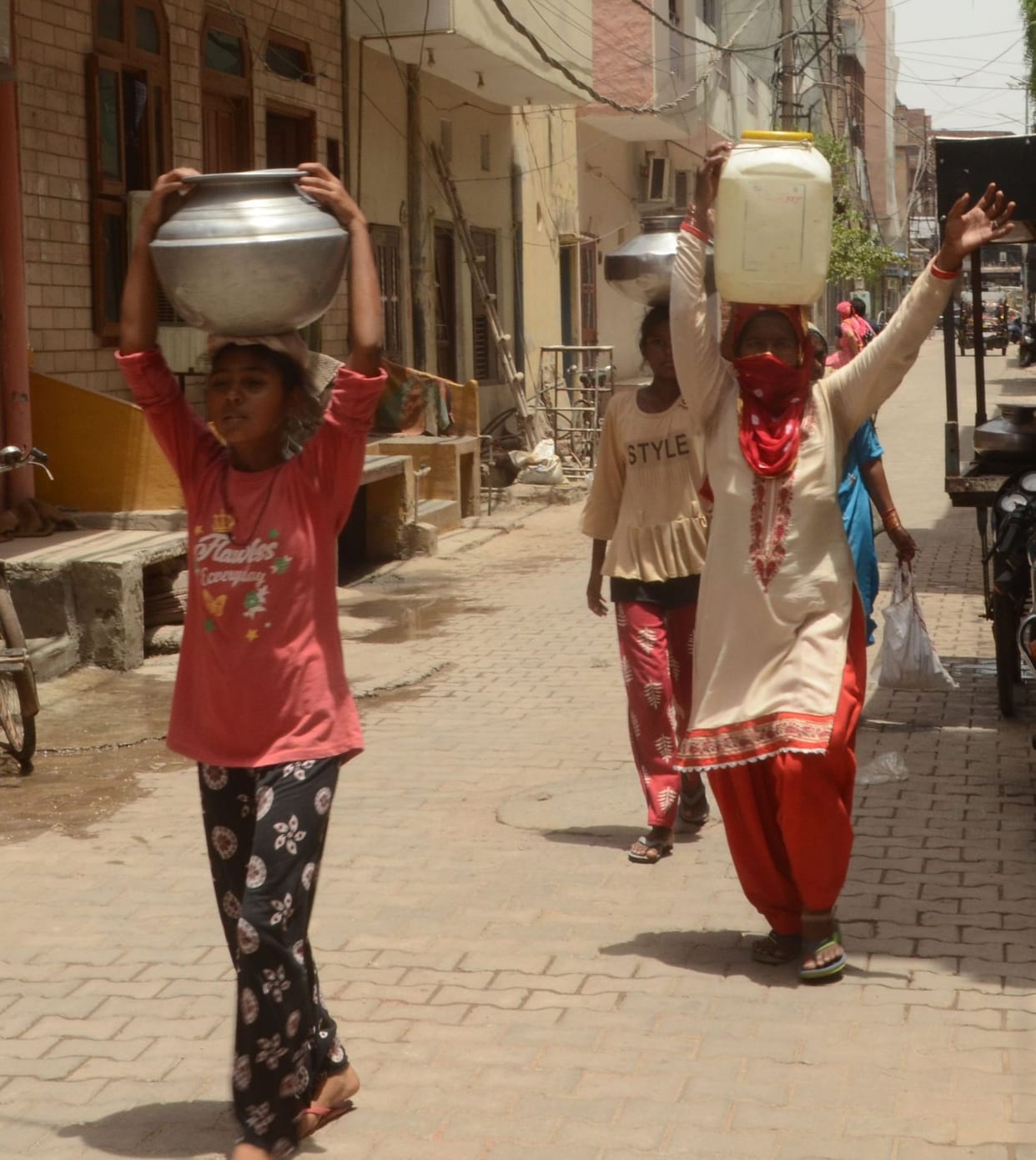 Drinking water crisis, women forced to carry water on their heads