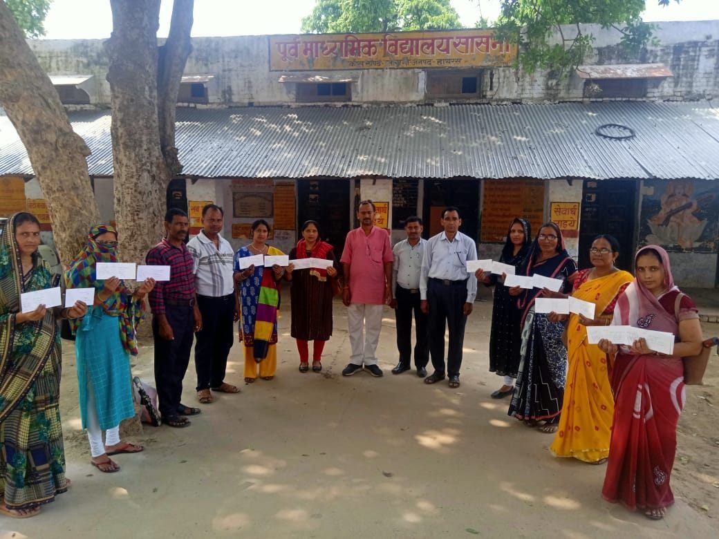 Hathras: Women Shikshamitras sent rakhis to the Prime Minister and the Chief Minister