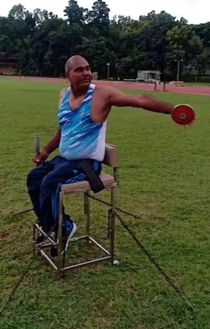 The younger sister gave three and a half lakh rupees, then she was able to play in Paris, after the World Championship, she had to sell the shop to pay off the debt