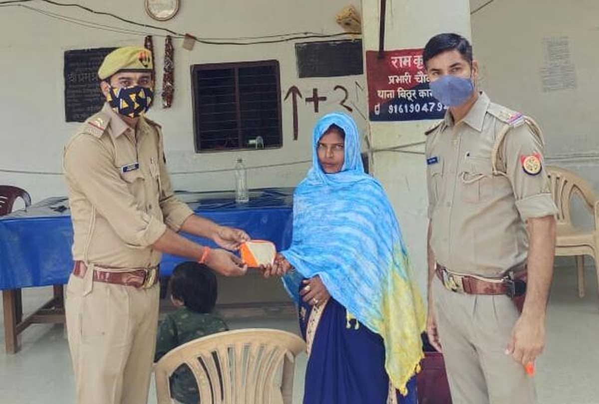 Kanpur: purse of sister who came to buy Rakhi was lost, police found purse in an hour and returned it