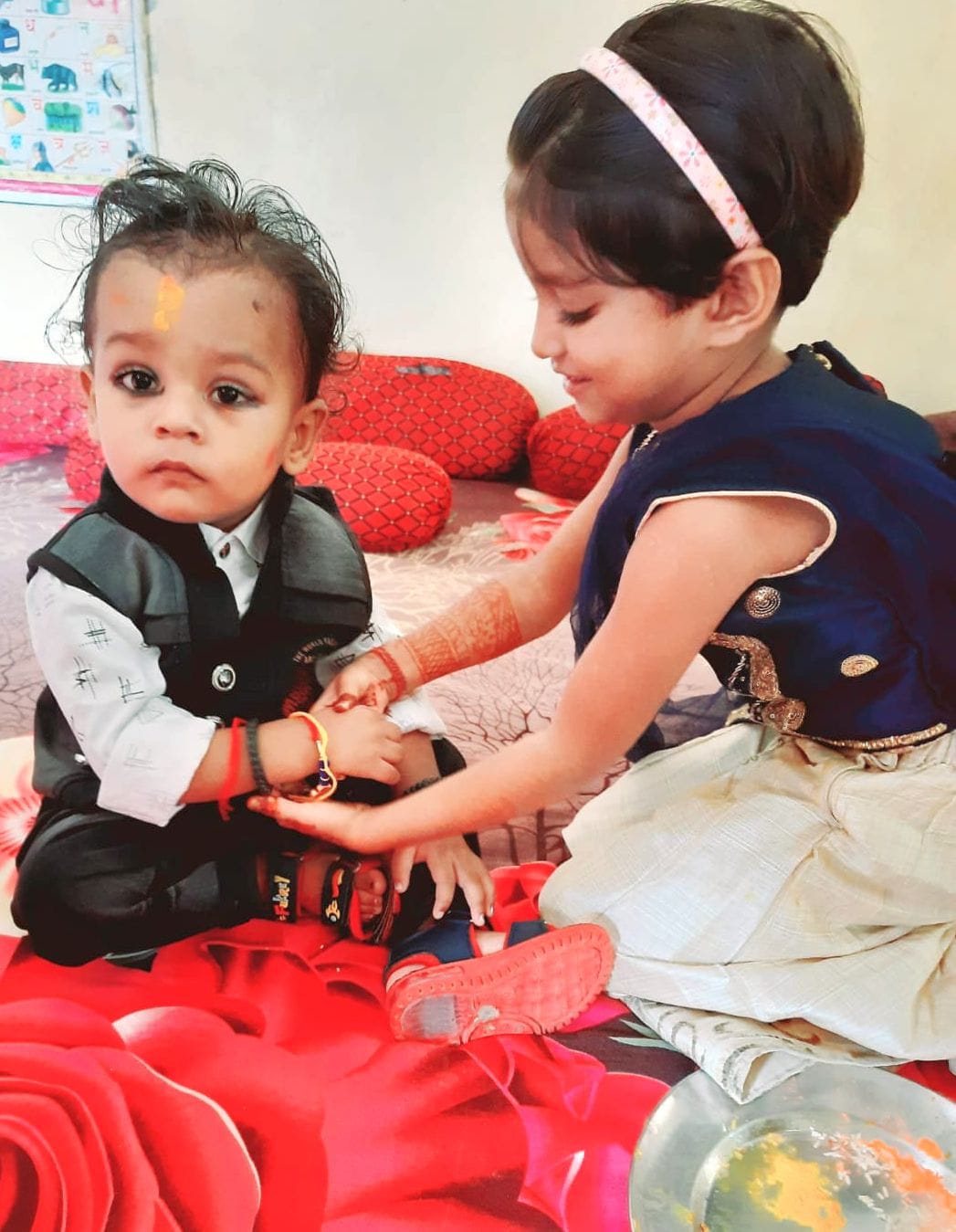 Sisters tied Rakshasutra, brothers gave gifts