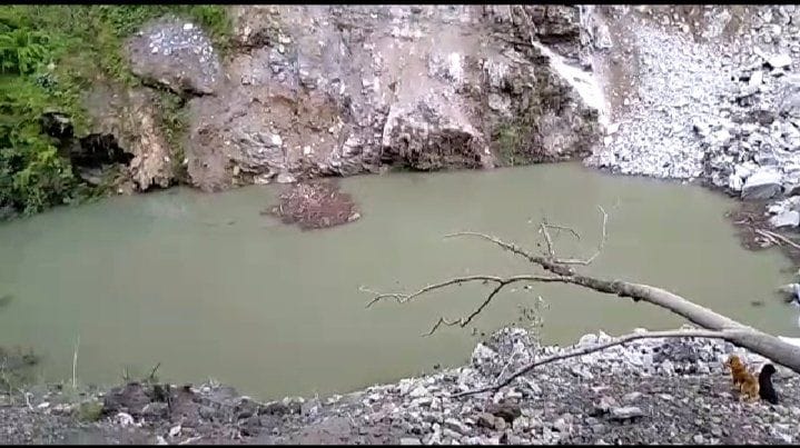 The lake formed in Bharadigad due to the breaking of the rock, three villages are in danger