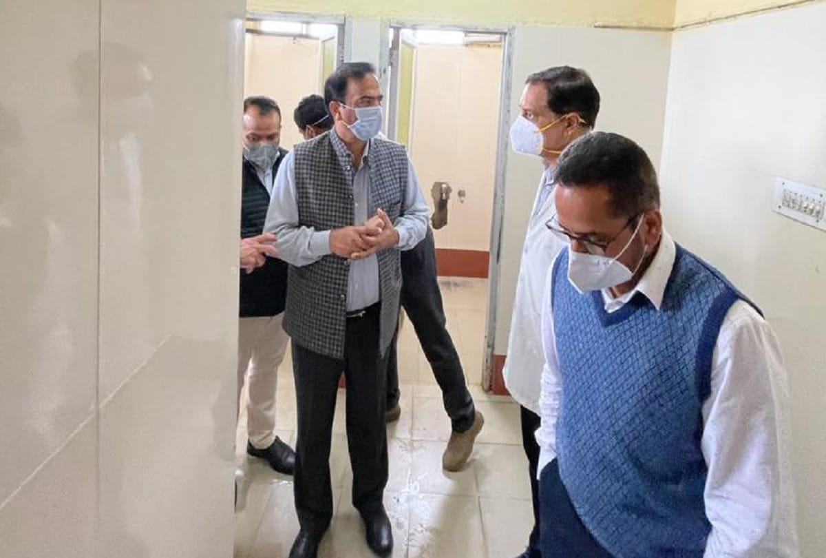 Health secretary reaches IGMC Shimla for surprise inspection checks all record