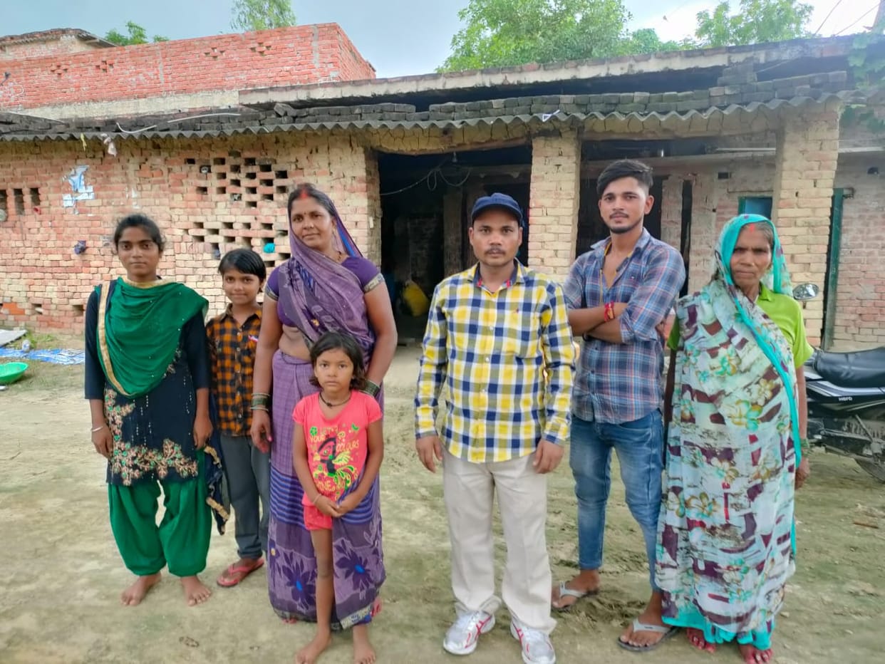 azamgarh resident Dharmendra chauhan returned home from Afghanistan said what happened at Kabul airport