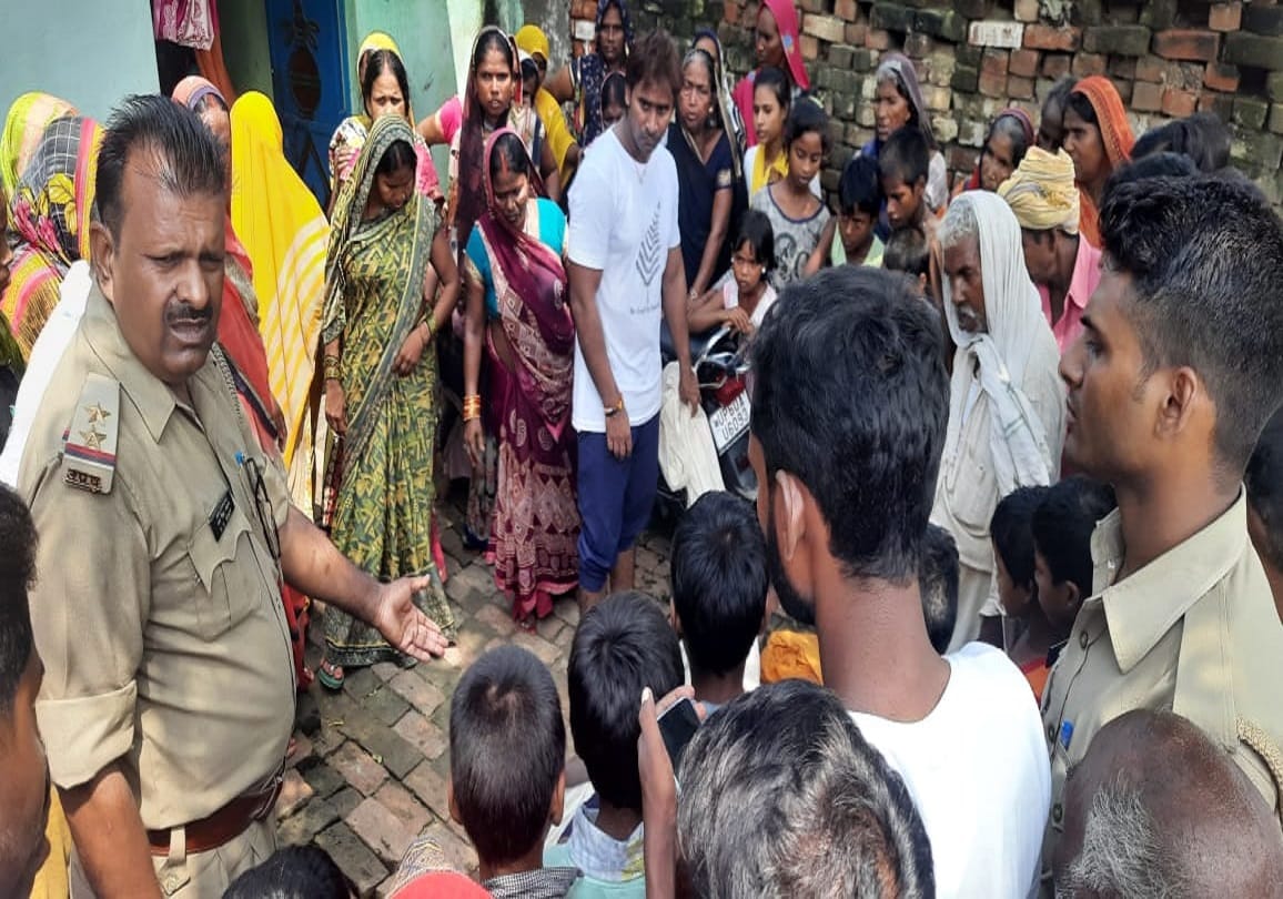 Boat overturned in Surha Tal ballia due to storm and rain youth died due to drowning