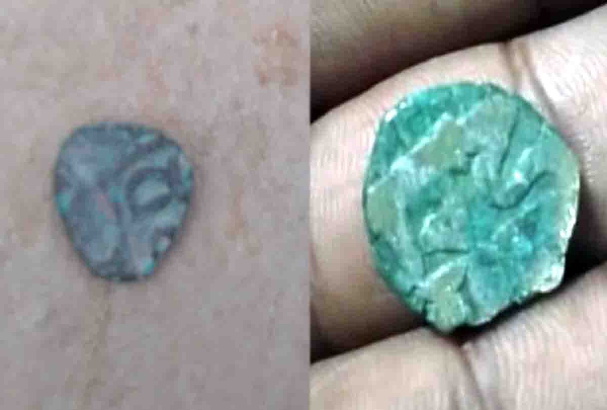 Kannauj UP News: pitcher filled with coins found in the excavation in kannauj