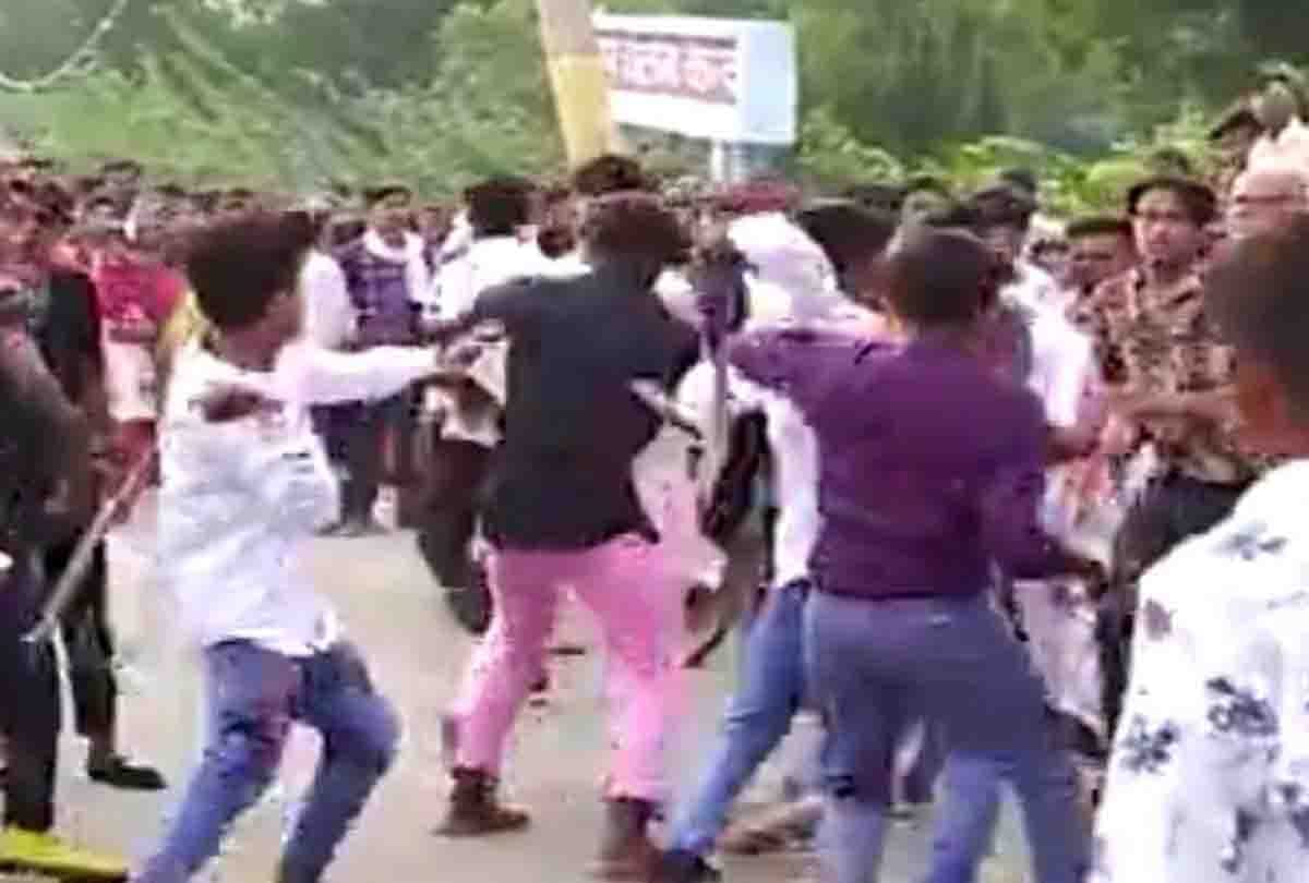 molesting with girl in banda, video goes viral