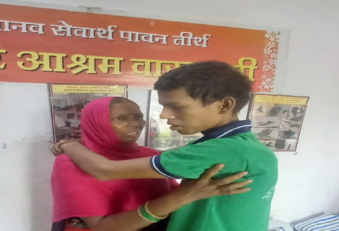 Happy moments mother cried after Seeing missing son safe after many months who  admitted  in apna ghar ashram wandered from Bihar