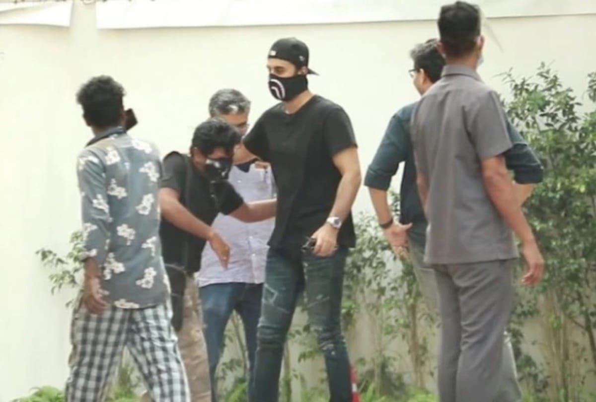 Vaani kapoor says Ranbir Kapoor is ready to amaze audience in Shamshera and theatres might open soon in Maharashtra