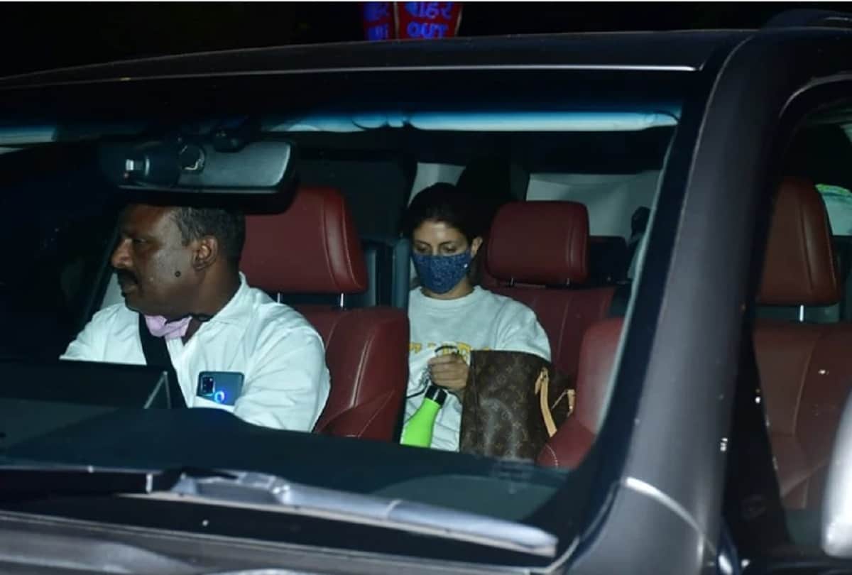Amitabh Bachchan and Shweta Bachchan visit Abhishek Bachchan at the hospital after the latter was admitted due to an injury