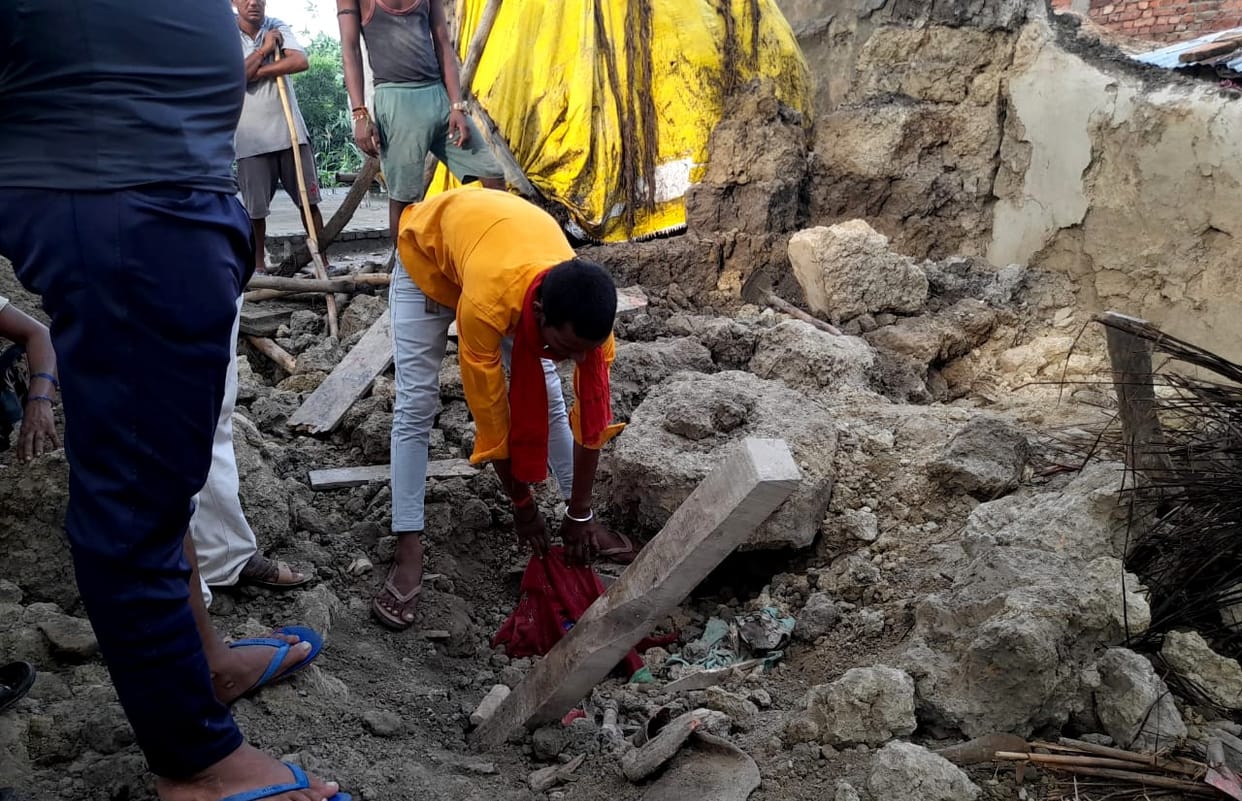 Raw house collapsed due to rain, mother and daughter injured
