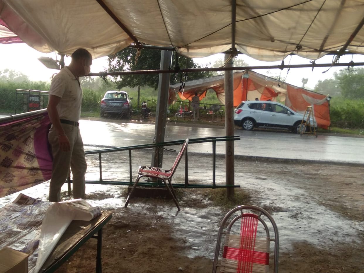 Employees giving duty at Mehtpur border due to lack of facilities
