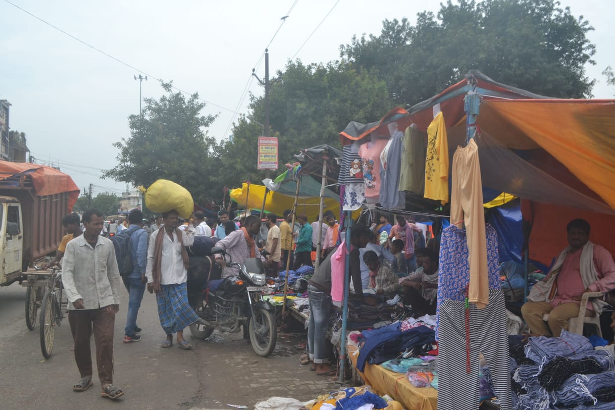 buisinessmen happy by opening market