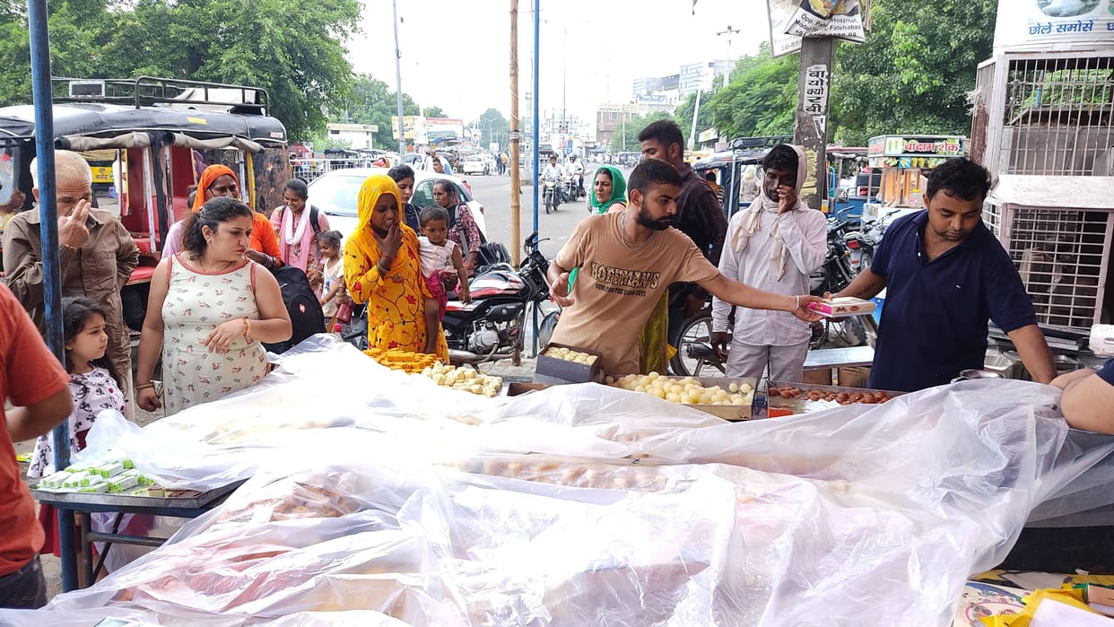 Sweets sold in the open, officials did not come to investigate