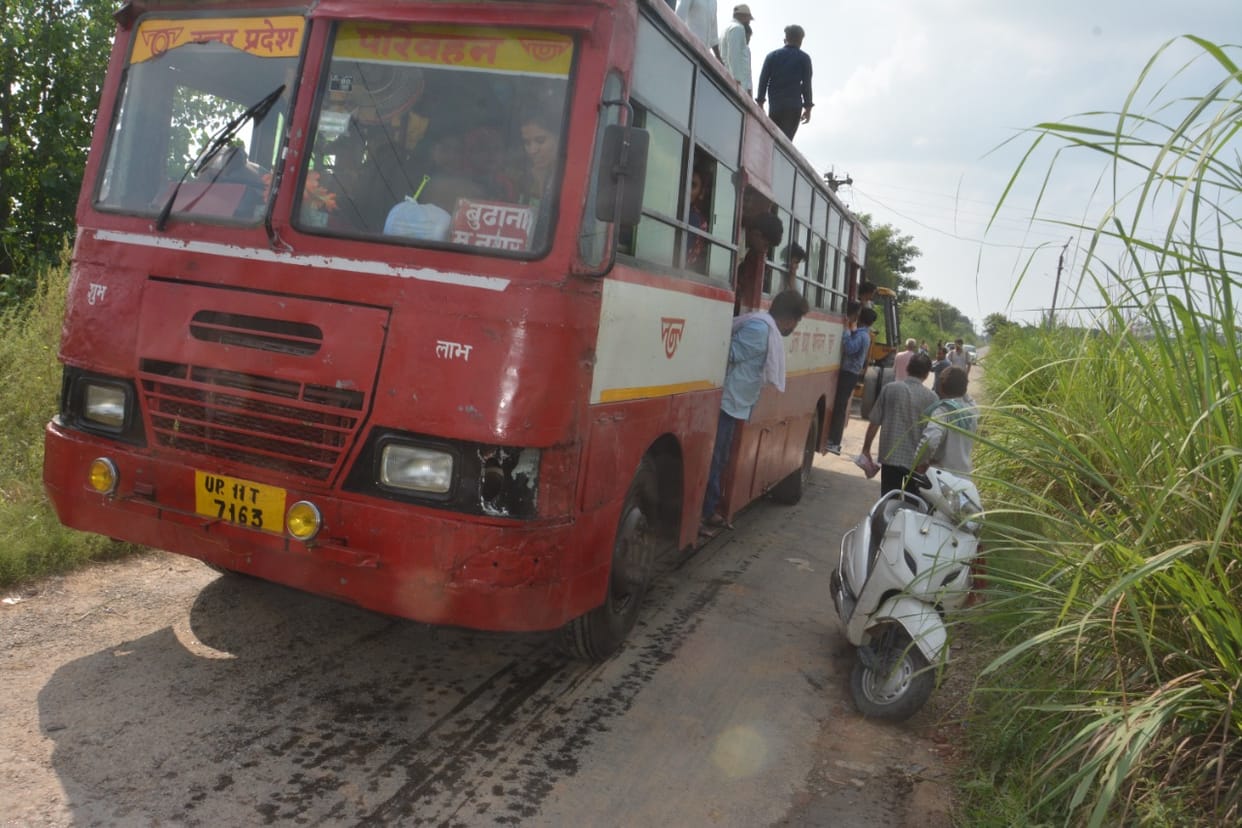 Bus full of passengers sank in Baoli Underpass, chaos ensued