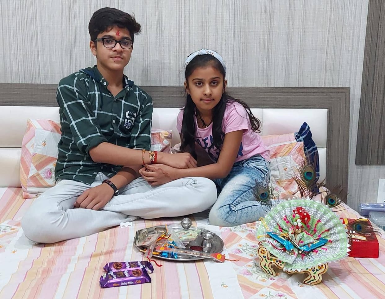 Sisters tied rakhi, brothers promised to keep together