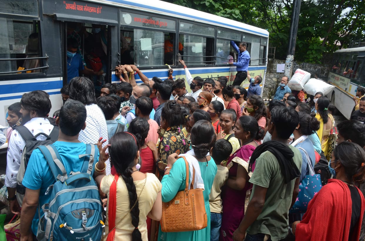 Huge crowd gathered in buses on Rakshabandhan