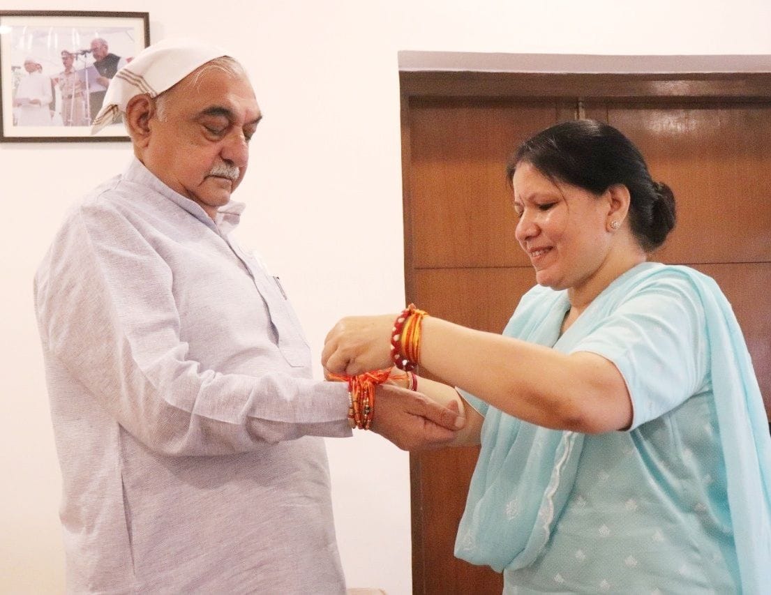 jhajjar bahadurgarh news,MLA Bhukkal reached Chandigarh to tie rakhi to former CM Hooda
