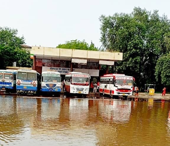 Jakhal received 18 mm of rain, waterlogging in low-lying areas