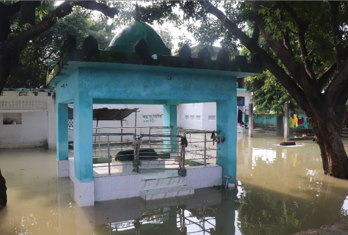 Flood in Gorakhpur population of 113 villages affected by flood