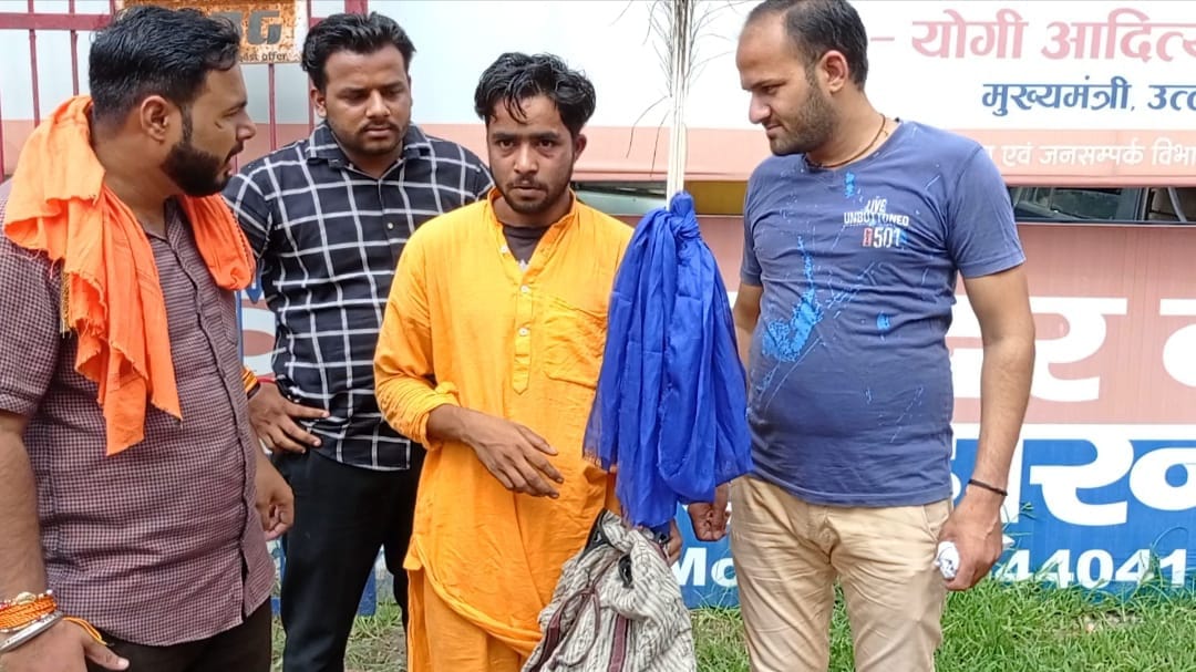 Second class youth caught begging wearing saffron clothes