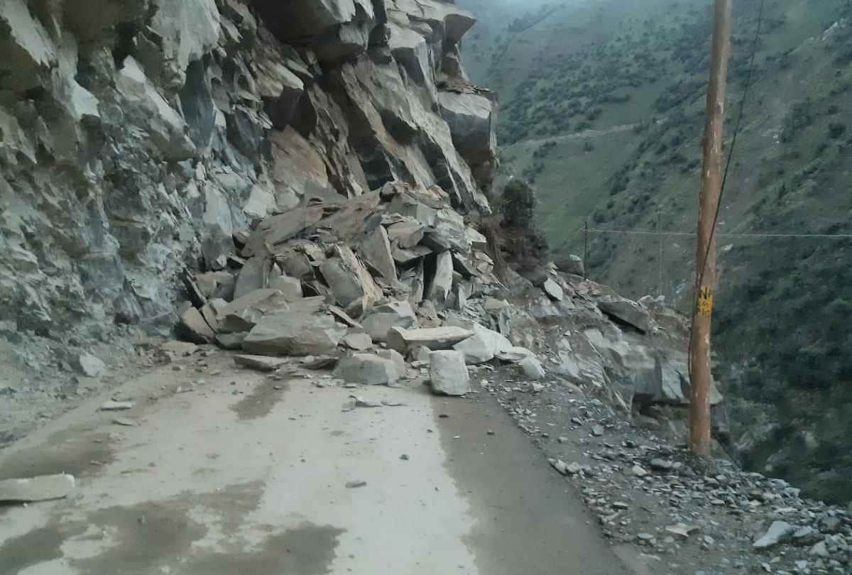 Himachal Weather Forecast Update Today: Vehicles damaged due to landslides and trees, boulder fell on Kalka-Shimla highway, heavy rainfall alert again
