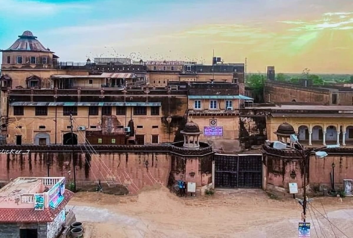 visit places near delhi within 200 kms for weekend in two days