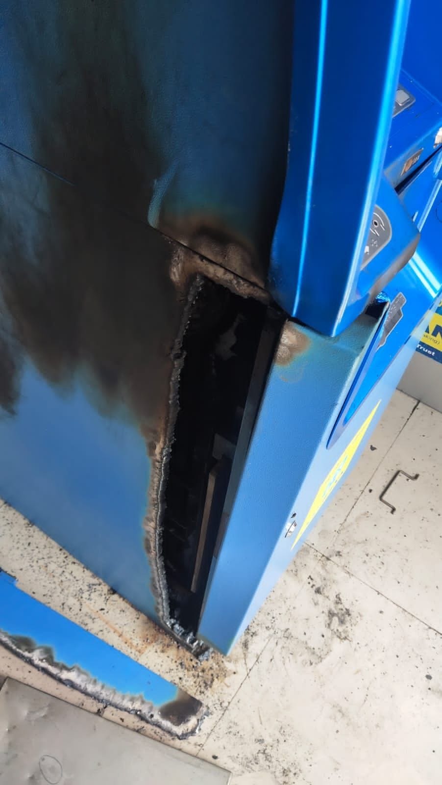 ATM cut with gas cutter by spraying on CCTV camera, took away 3 lakh 61 thousand rupees