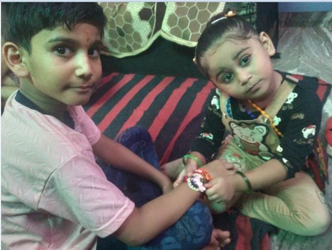 Hathras: Sisters pledge to protect their brothers by tying Rakhi on their wrists