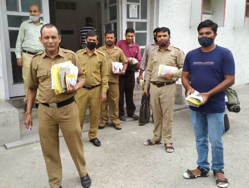Postman Delivers Rakhi on Rakshabandhan
