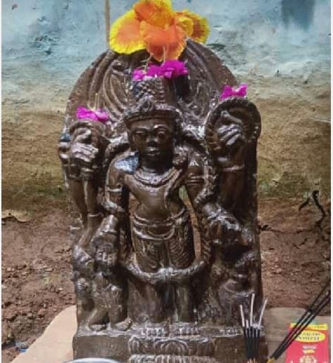 Lord Vishnu idol found in excavation of foundation in sonbhadra