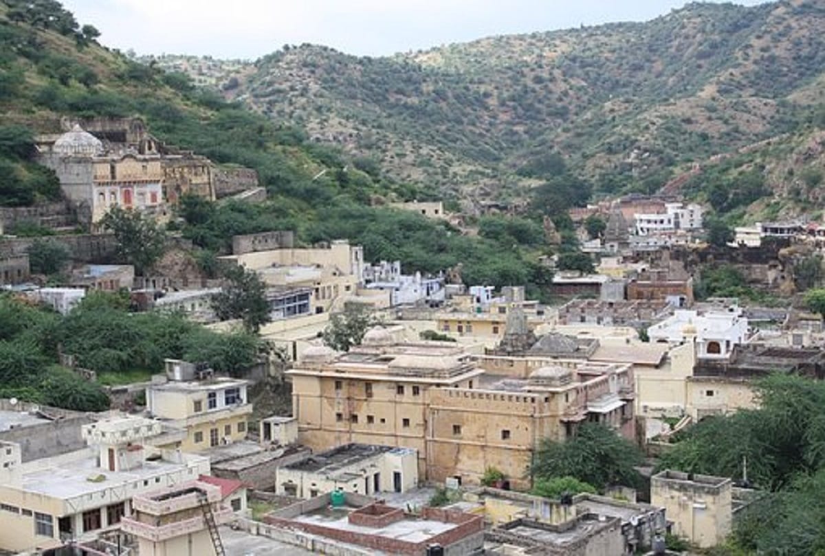 visit places near delhi within 200 kms for weekend in two days