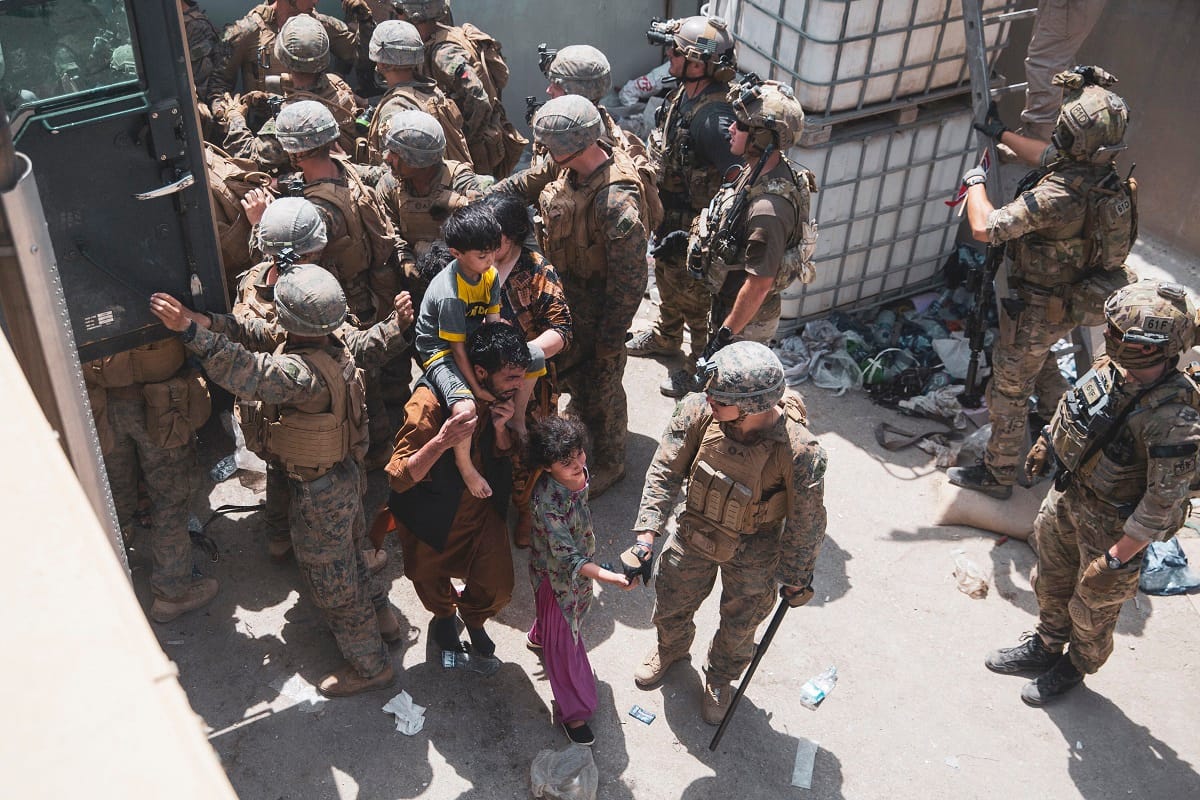 Taliban Afghanistan Kabul Airport US Troops afghan wants to leave country Russia allows entry all updates in Hindi