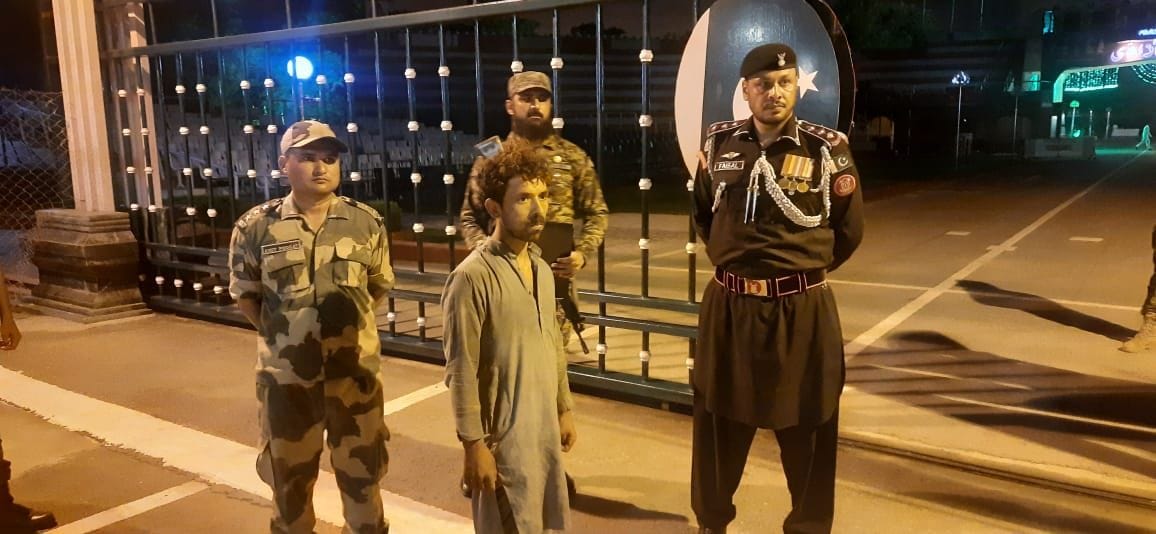 BSF handed over Pakistani civilians to Pak Rangers