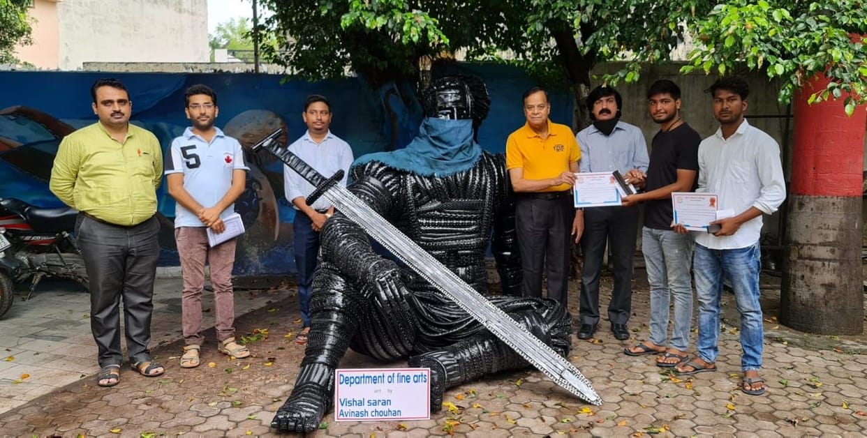 Students of Shri Ram College made a statue of a warrior from old tires