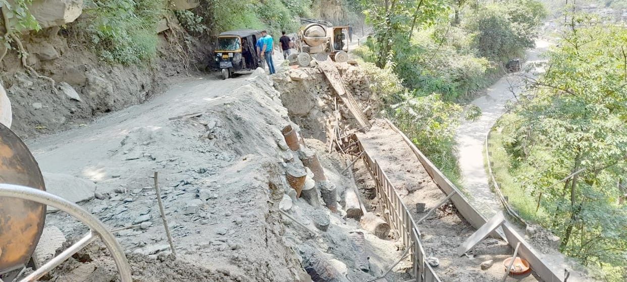 rampur goara road open for truck and buses