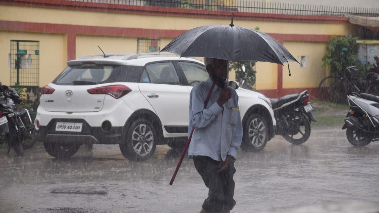 The weather became pleasant due to rain, it is difficult to walk on the roads