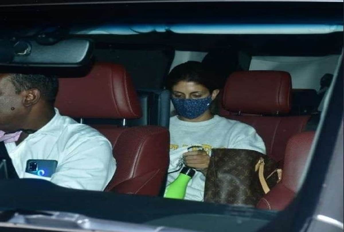 Amitabh Bachchan and Shweta Bachchan visit Abhishek Bachchan at the hospital after the latter was admitted due to an injury