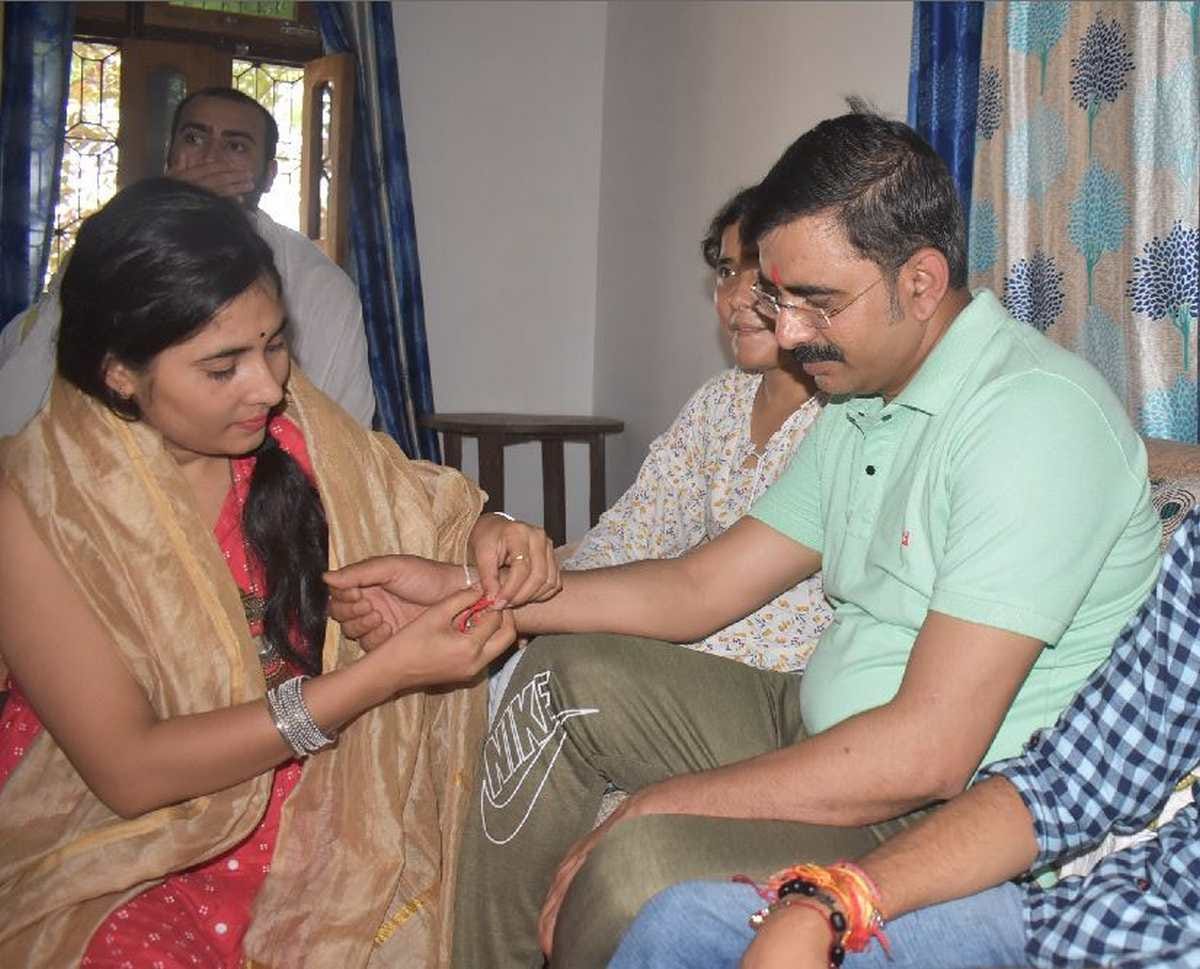 Family happy after returning home from Afghanistan Chandauli Ghazipur Jaunpur Azamgarh people work in steel plant