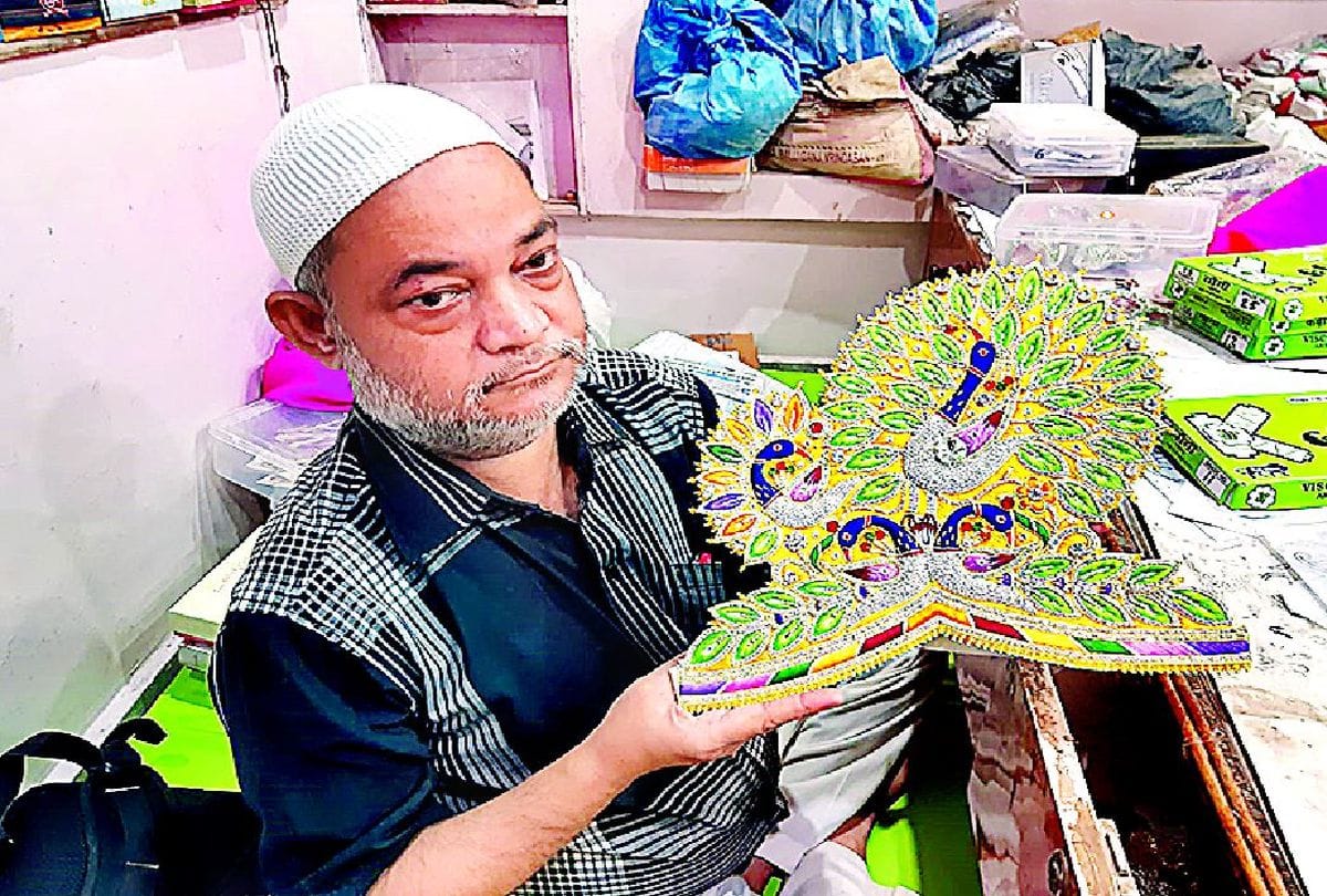 Muslim Workres Perpaired Krishana Mukut For Janmashtami Shri Krishna Janmasthan Mandir